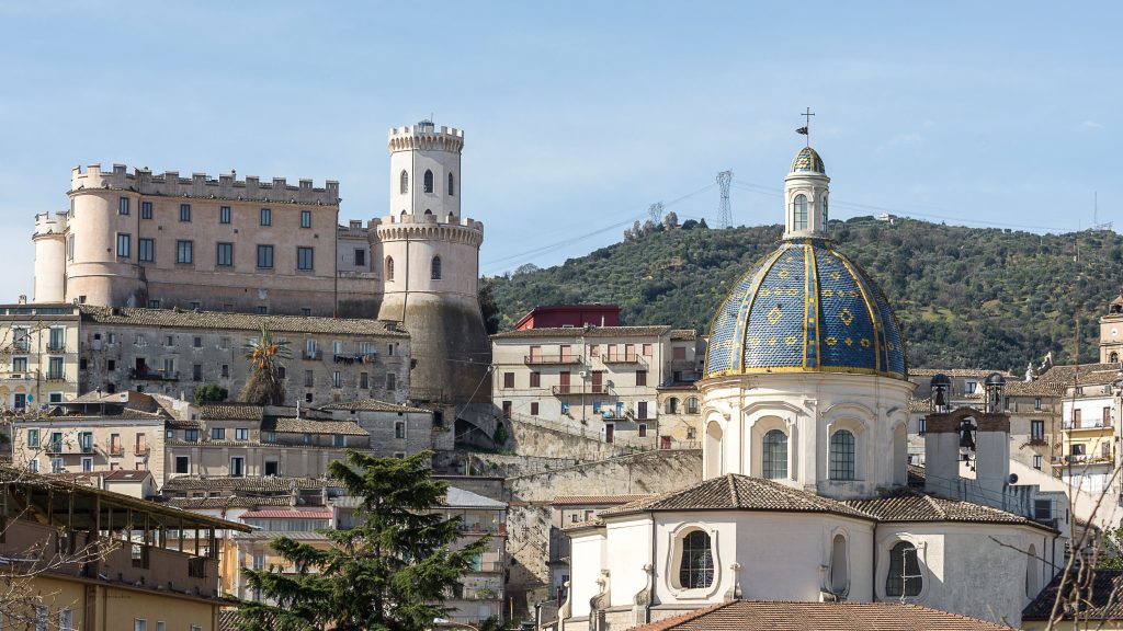 Un castello sopra lo Ionio.